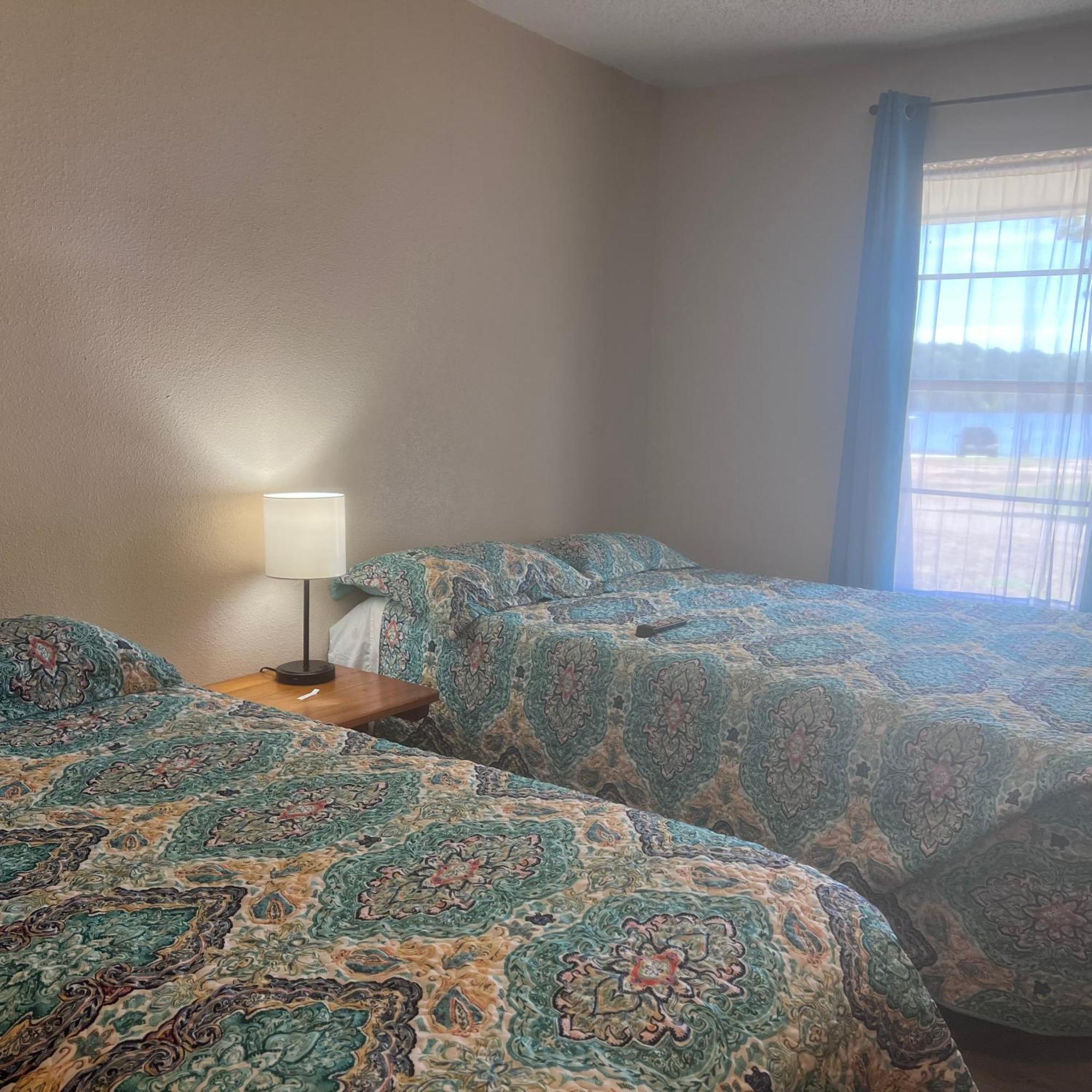 Alpine Lakeside Motel Room Backside Hemphill Екстер'єр фото