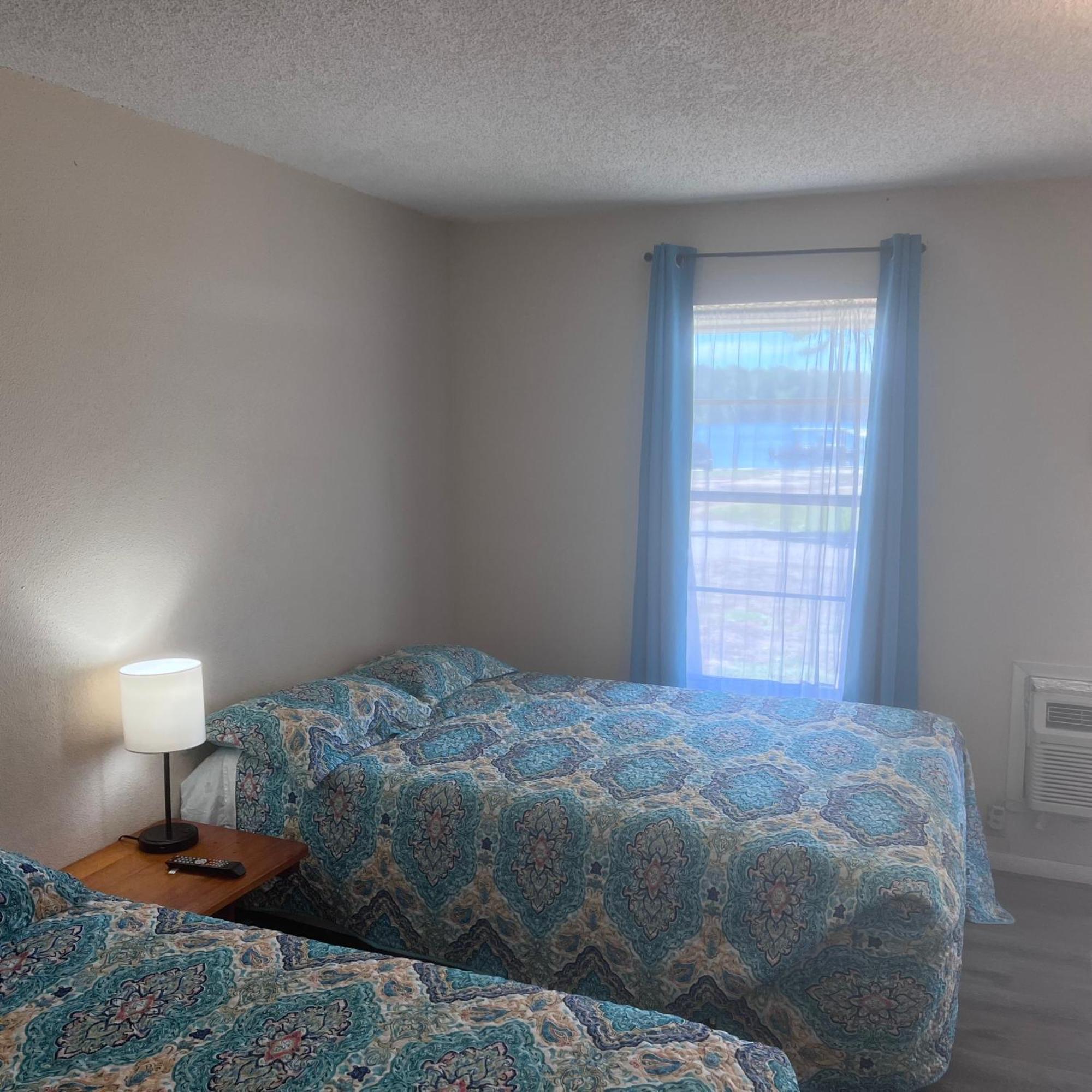 Alpine Lakeside Motel Room Backside Hemphill Екстер'єр фото